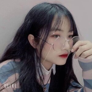 Hình ảnh gái xinh tóc dài đeo kính đẹp