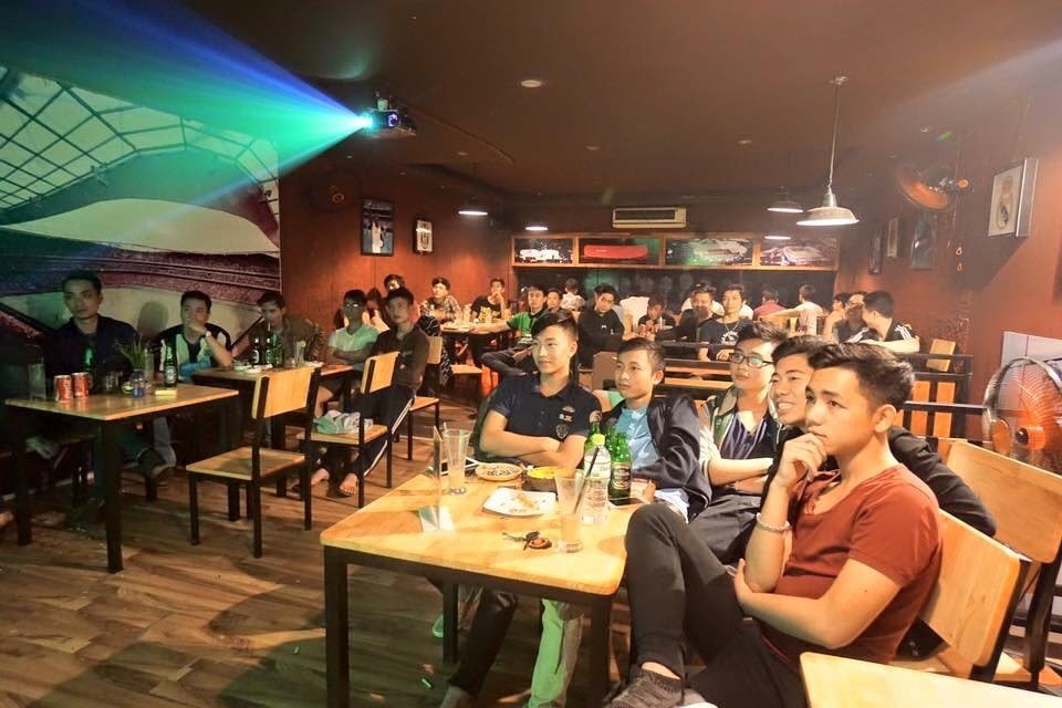 Top 5+ Quán Cafe Xem Bóng Đá Đêm Ở Hà Nội Giá Rẻ Tốt Nhất 2022