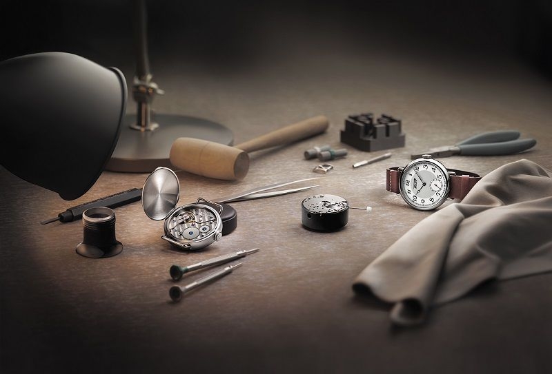 Mô tả việc sửa chữa đồng hồ tại cửa hàng đồng hồ Mỹ Tân