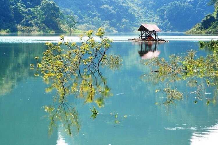 Hồ Thang Hen tại Thác Bản Giốc