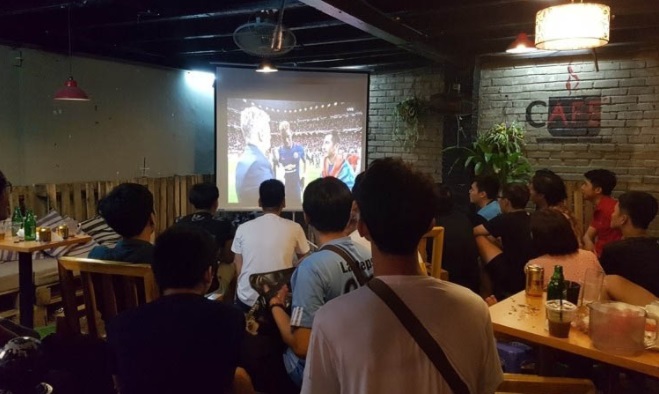 Top 7 quán cafe bóng đá Hà Nội có màn hình chiếu lớn