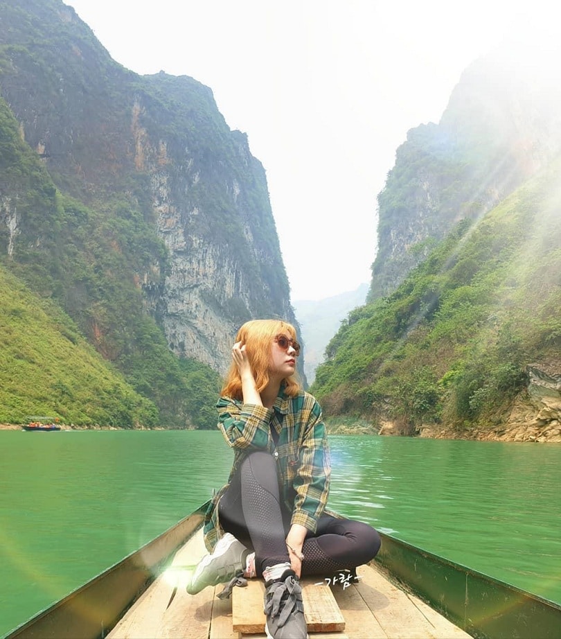 Đi thuyền trên sông như lạc vào bồng lai tiên cảnh tại sông Nho Quế Hà Giang
