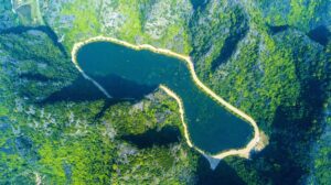 Tuyệt Tình Cốc Ninh Bình điểm chụp ảnh (Check in) đẹp mê ly 5 Tuyệt Tình Cốc Ninh Bình Sông Xanh Chảy Siết Trập Trùng Núi Non